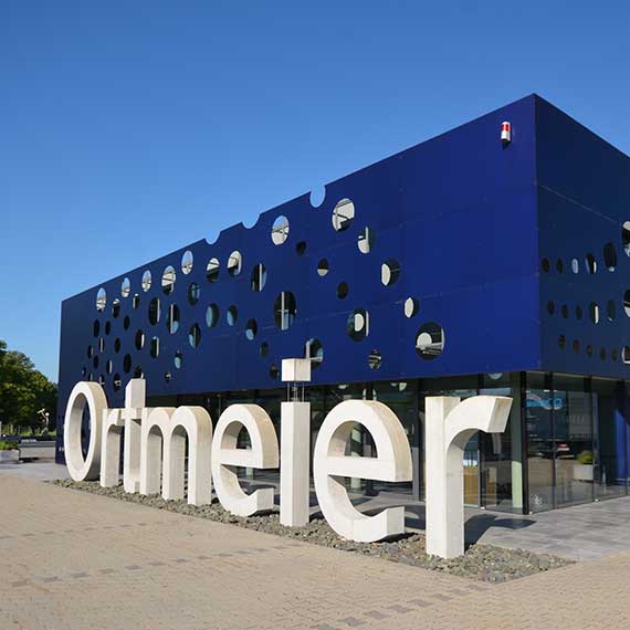  2010  Neubau des Verwaltungsgebäudes